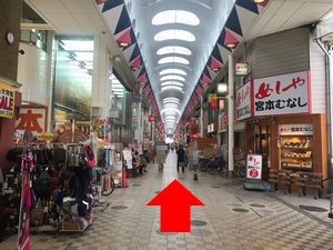駒川商店街の宮本むなしの横の通路の写真