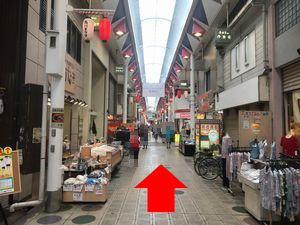 はりなかの商店街の直進するべきポイントの道の写真