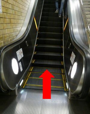 駒川中野駅のエスカレーターの写真